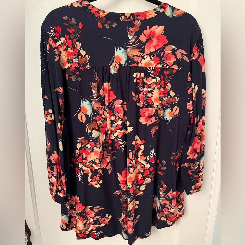 Torrid Navy Floral Twill Lace Trim Top - Picture 6 of 8